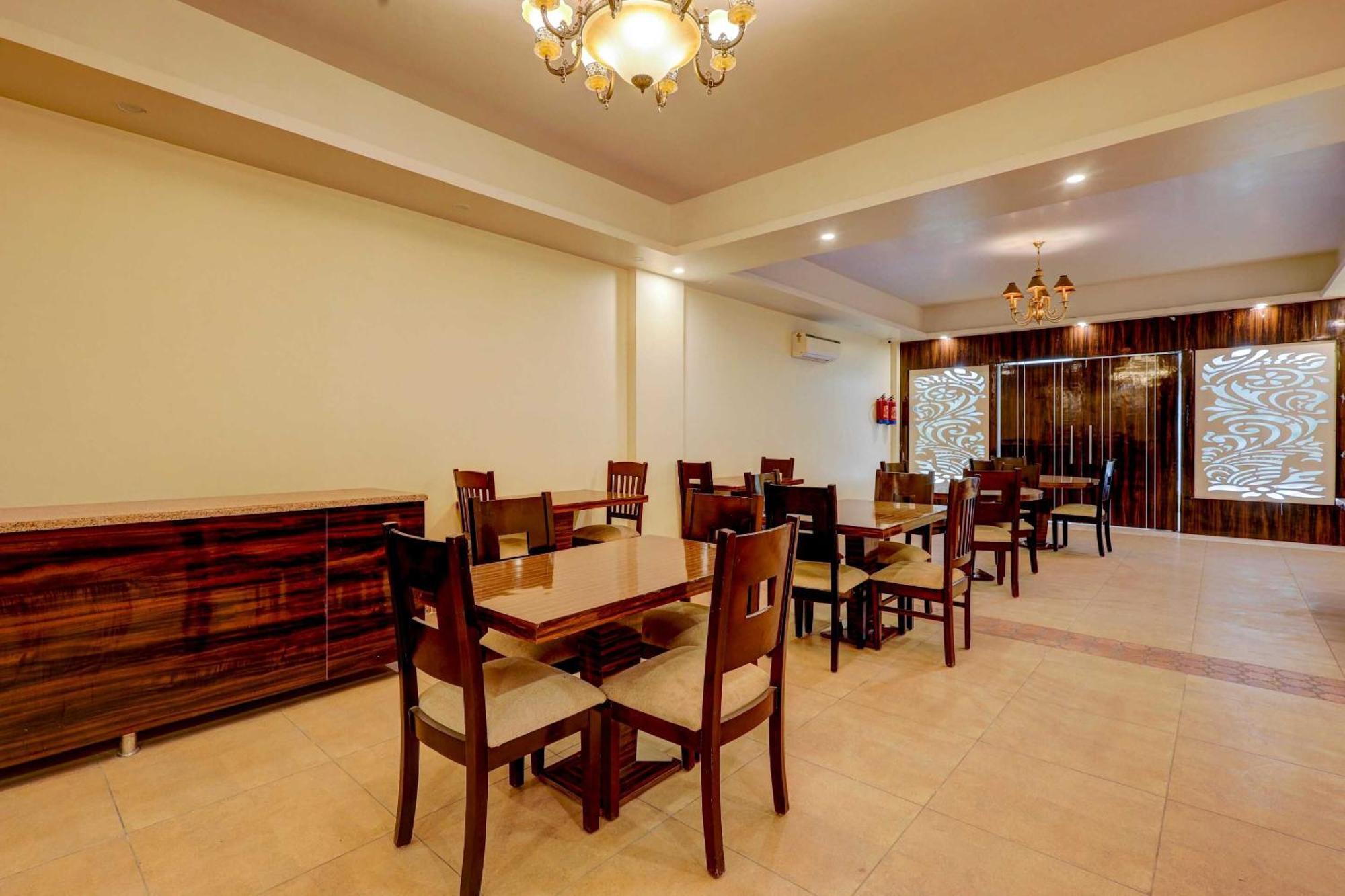 Townhouse Golden King Hotel New Delhi Buitenkant foto