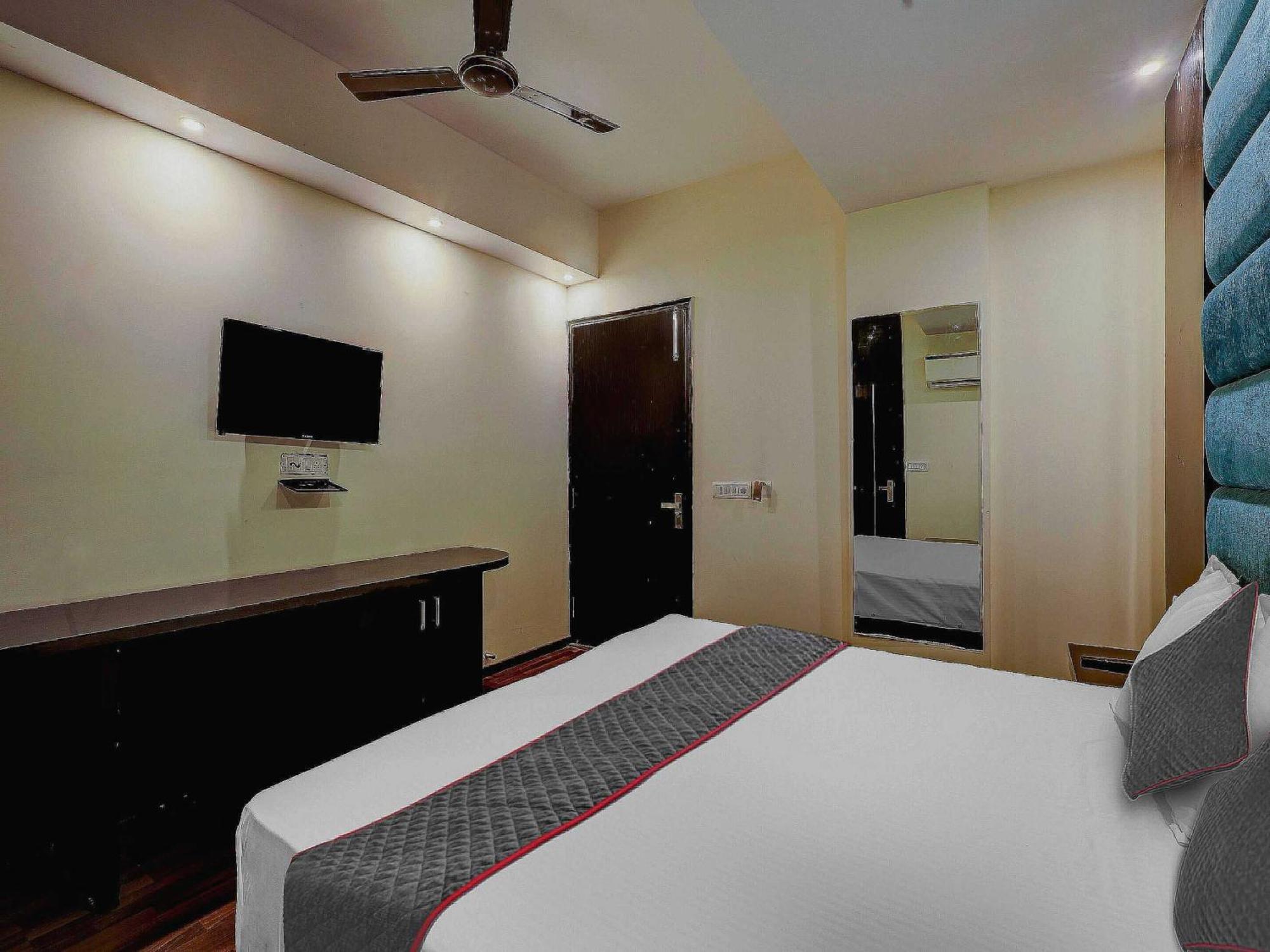 Townhouse Golden King Hotel New Delhi Buitenkant foto