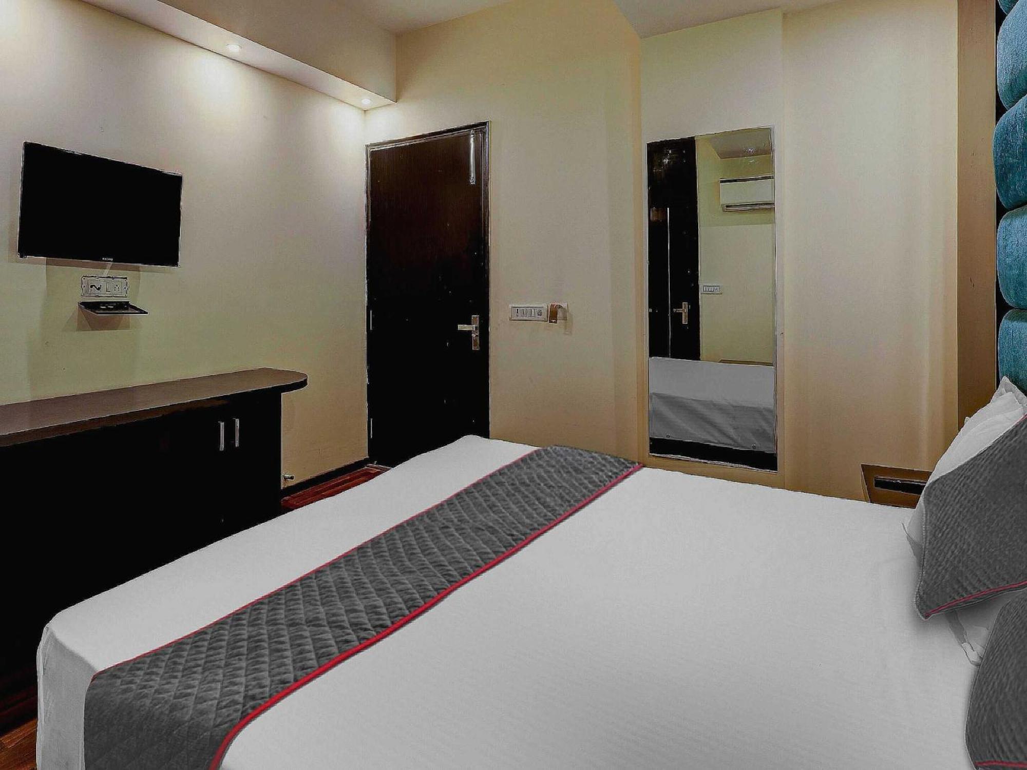 Townhouse Golden King Hotel New Delhi Buitenkant foto