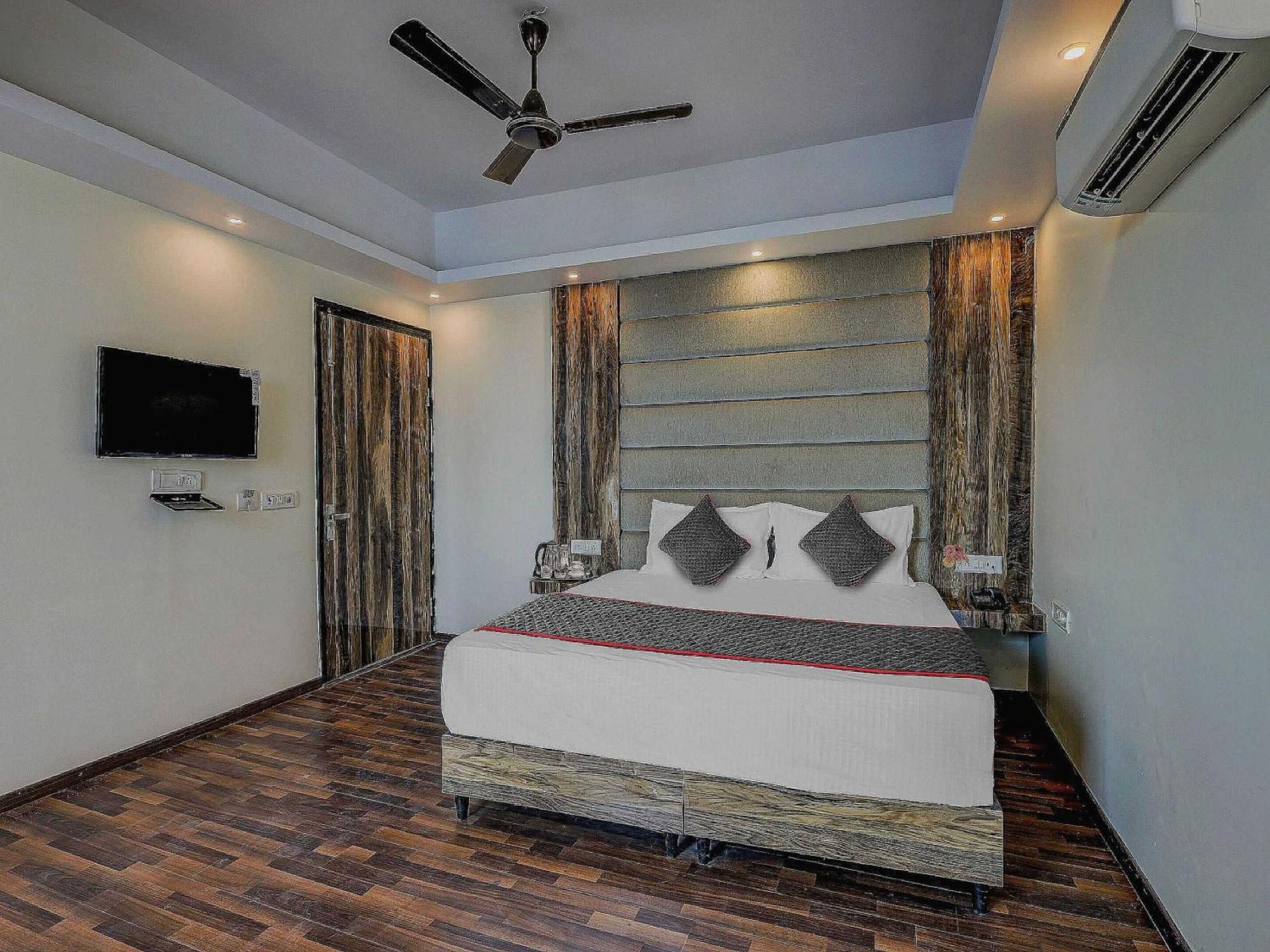 Townhouse Golden King Hotel New Delhi Buitenkant foto