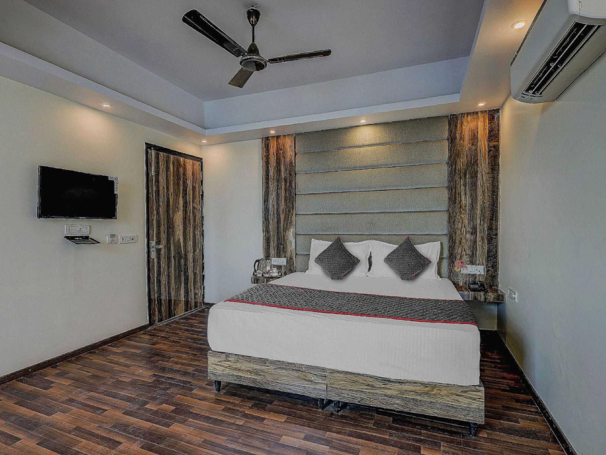 Townhouse Golden King Hotel New Delhi Buitenkant foto