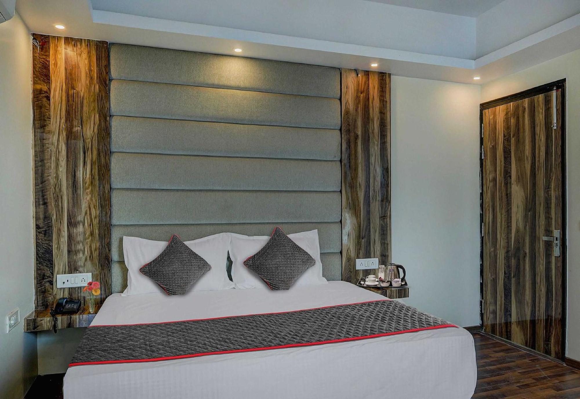 Townhouse Golden King Hotel New Delhi Buitenkant foto